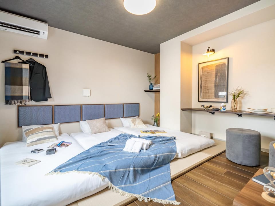 Bed, Bedroom, towels, air conditioner