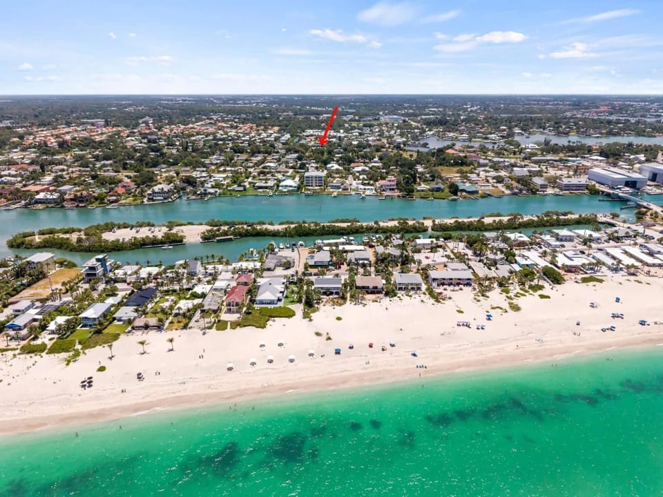 5 Mins to Nokomis Beach Tropical Bungalow Apartment in Venice