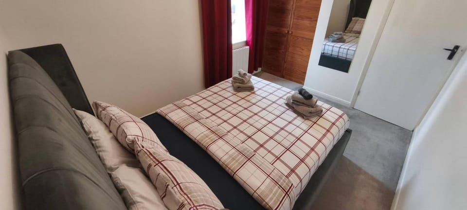 Spacious 1-Bed Flat w Parking Near Town Station Apartment in Chelmsford