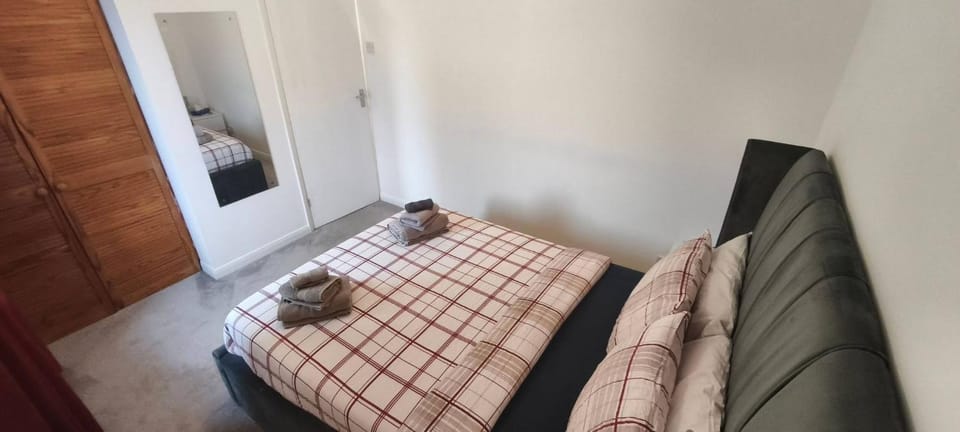 Spacious 1-Bed Flat w Parking Near Town Station Apartment in Chelmsford