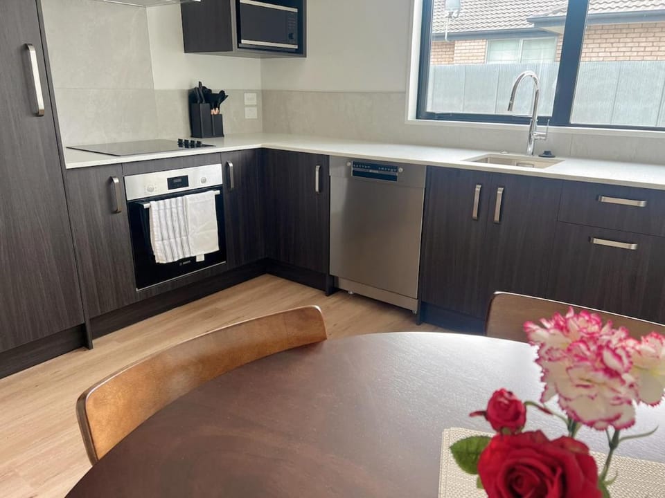 Brand new 3 BR 3 Bathroom close to Hornby mall House in Christchurch