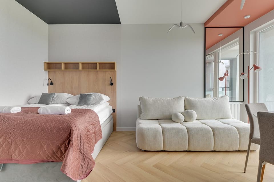 Bed, Living room, Photo of the whole room, Seating area, Bedroom, towels
