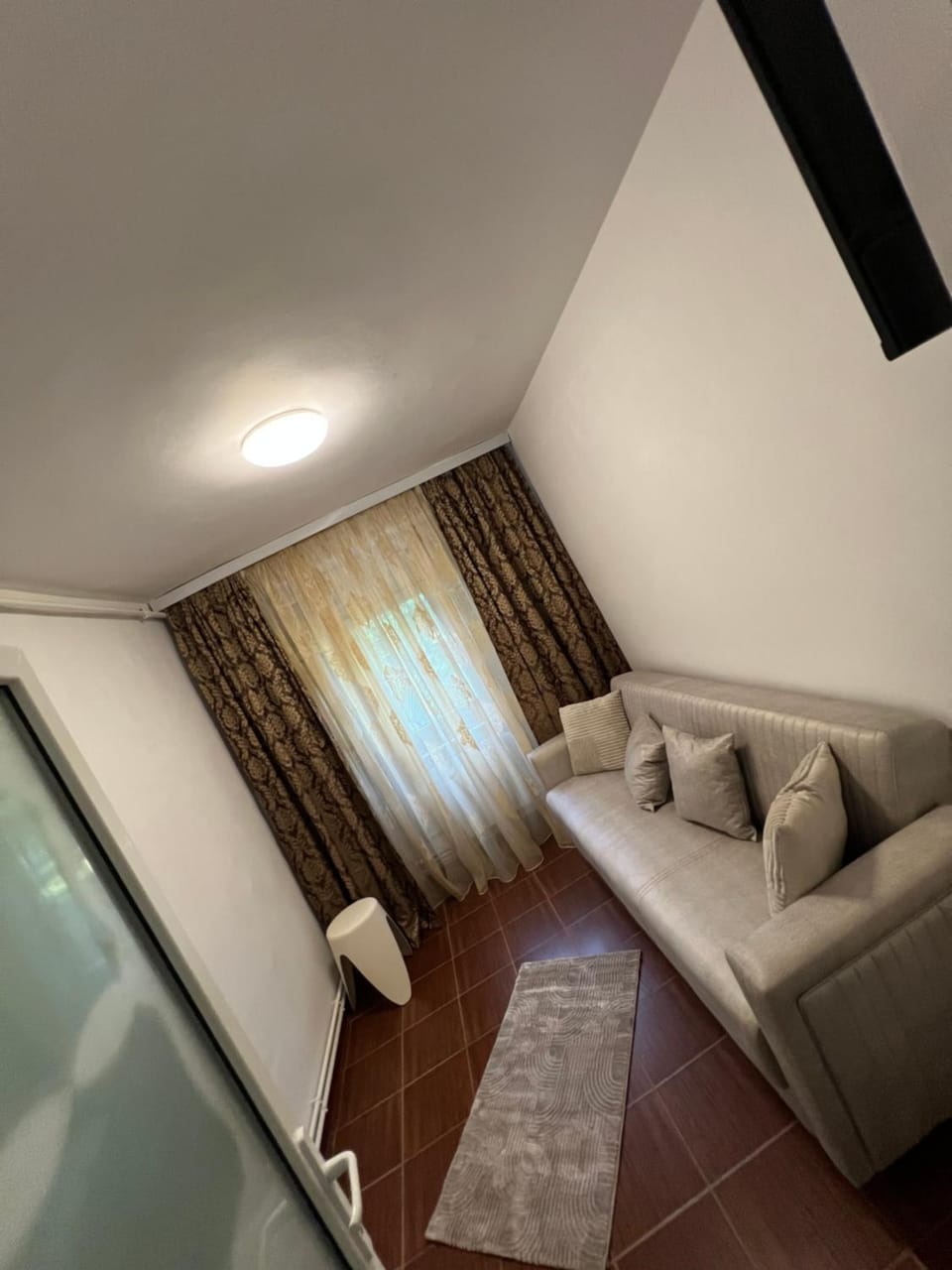 TV and multimedia, Seating area