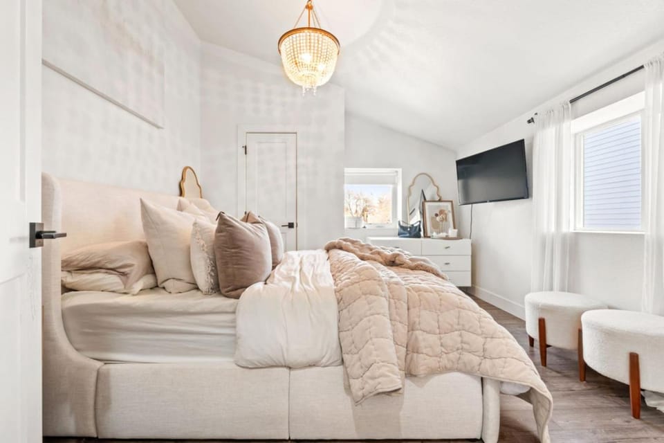 West Denver Radiance I Light & Bright 3BR retreat House in Denver