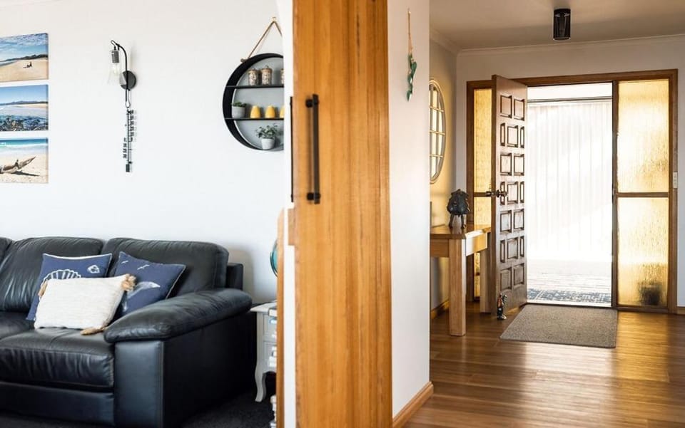 Drift - Watch the world go by House in Scamander