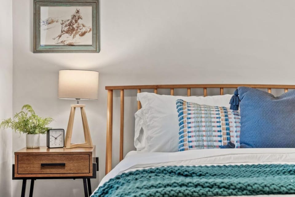 The Gather House Stylish Stay w Room to Play House in Westminster