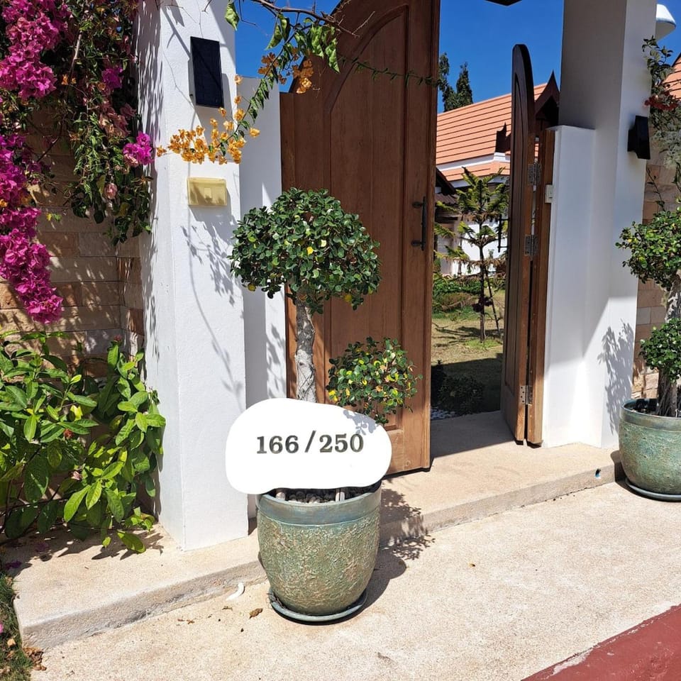 Garden Cottage Pool Villa Villa in Phe