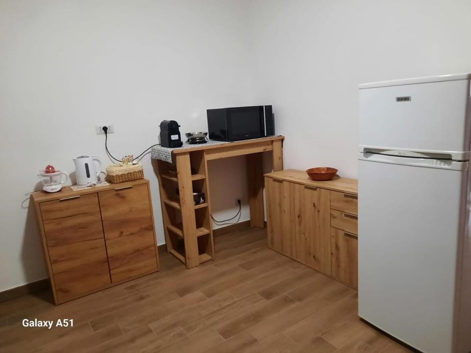 Coffee/tea facilities, microwave, kitchen