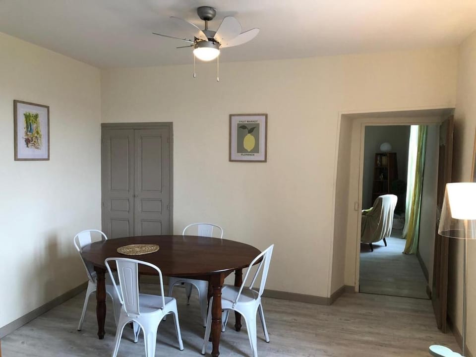 Appartement coeur de village avec Cour Apartment in Provence-Alpes-Côte d'Azur
