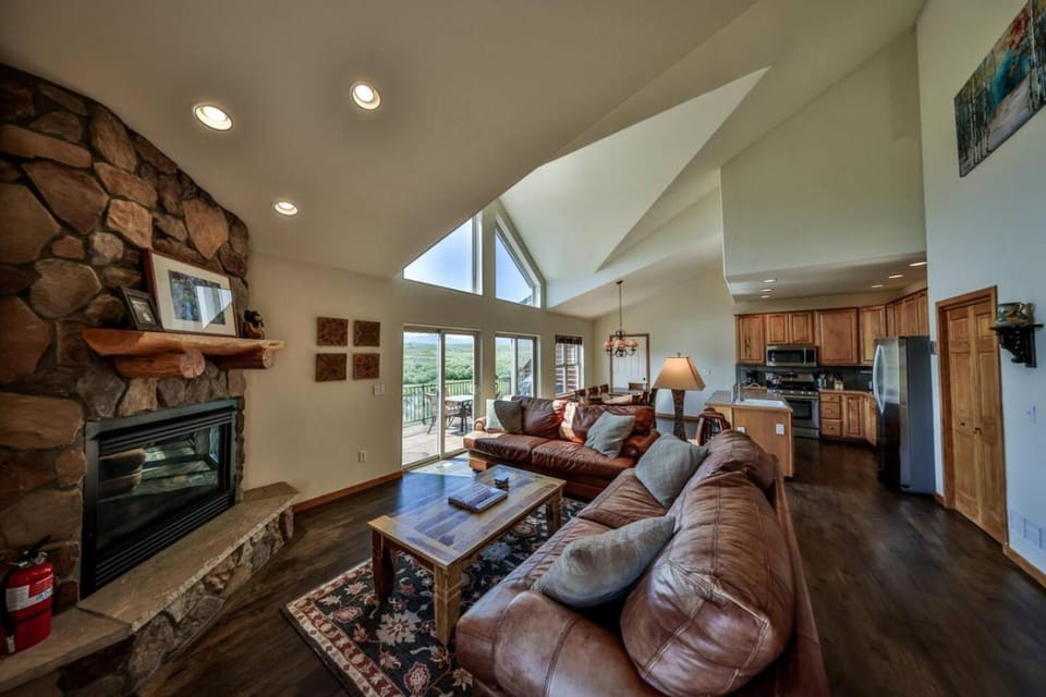 Mountain Bliss 3 BR Retreat W Views Hot Tub House in Tabernash