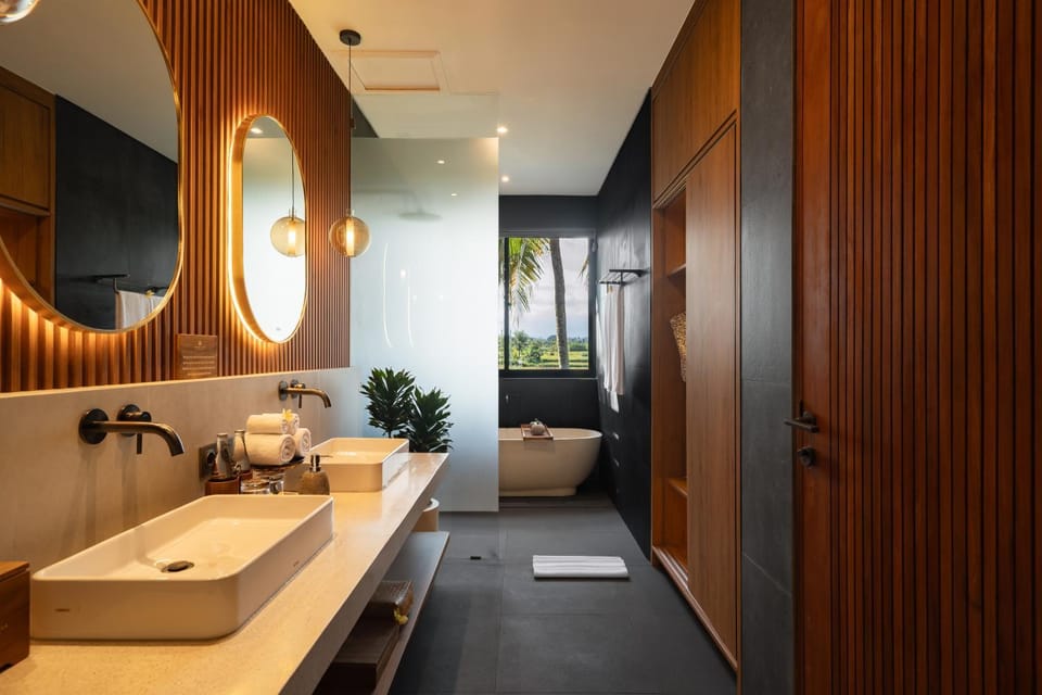 Bathroom, towels