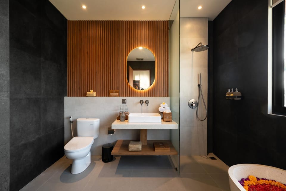 Shower, Toilet, Bathroom, Bath, towels