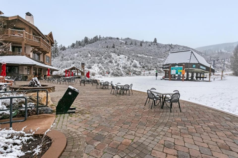 Arrowhead Oasis Resort Perks 5 Min Walk to Lift Apartment in Edwards