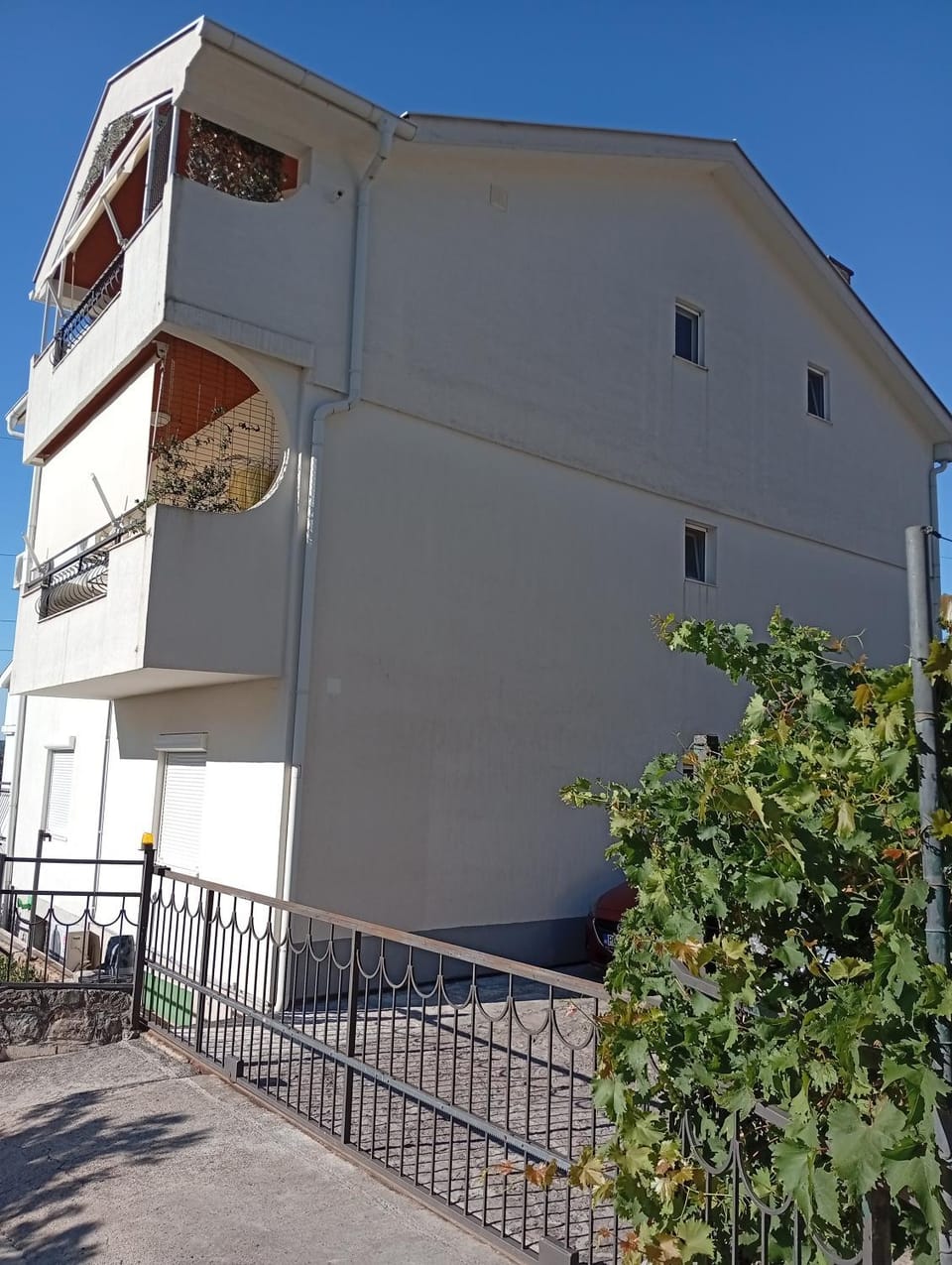 Apartman Dragon 1 pogled na more ,200 metara od plaže , besplatan parking i Wifi Apartment in Kotor Municipality