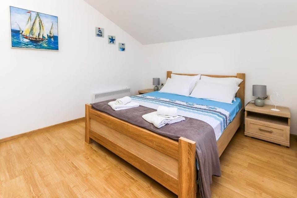 Apartman Dragon 1 pogled na more ,200 metara od plaže , besplatan parking i Wifi Apartment in Kotor Municipality