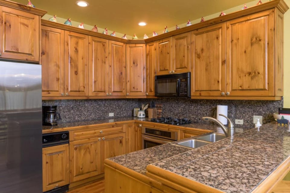 Summit Lodge at Arrowhead Resort Amenities House in Edwards
