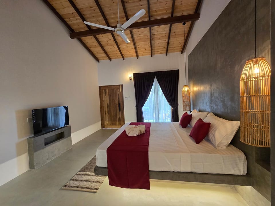 Bed, TV and multimedia, Photo of the whole room, Bedroom