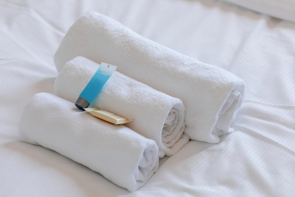 Bed, Photo of the whole room, Bedroom, towels