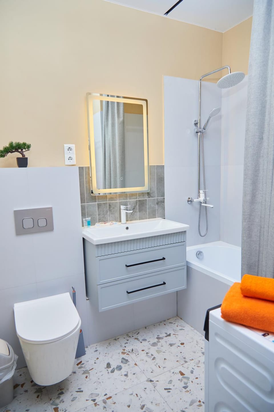 Shower, Toilet, Bathroom, Bath, towels