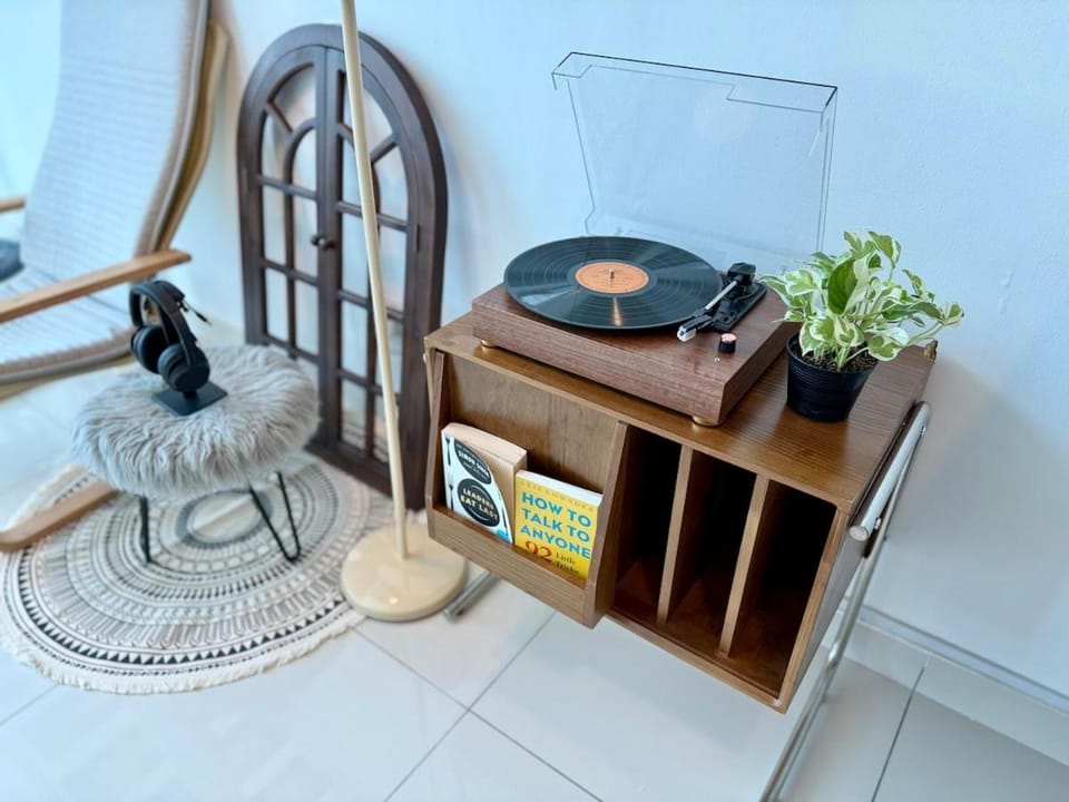 Maritime Suite #Seaview with sunrise #Water filter machine #ultimate entertainment stay #Georgetown #6pax duplex unit #Private host Apartment in George Town