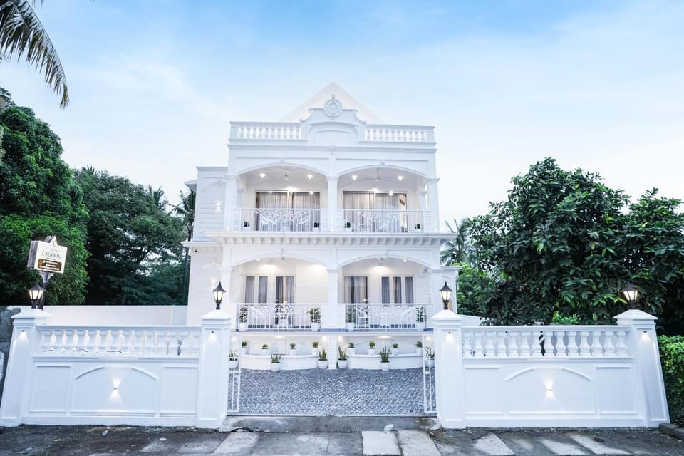 Property building, Facade/entrance, Day
