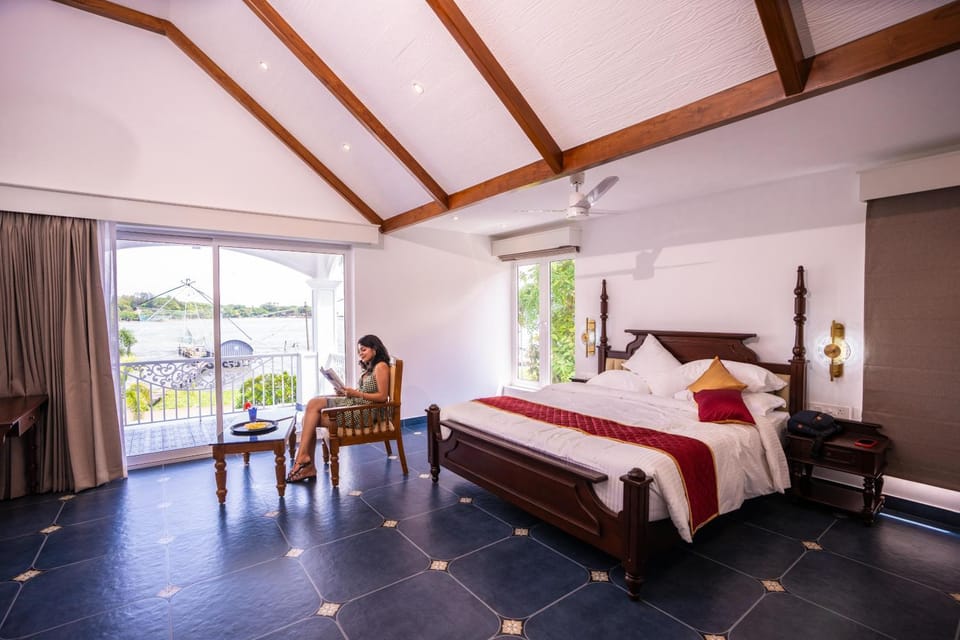 Bed, View (from property/room), Balcony/Terrace, Photo of the whole room, Seating area, Bedroom
