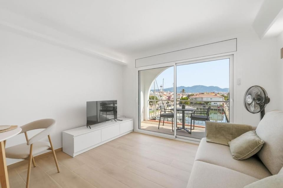 AwayDays - Studio 100m from the beach with WIFI Apartment in Alt Empordà