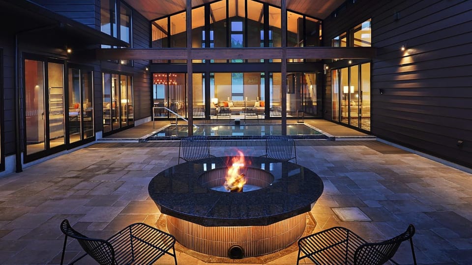 Night, Pool view