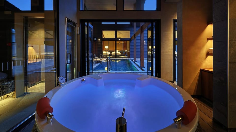 Bathroom, Spa and wellness centre/facilities