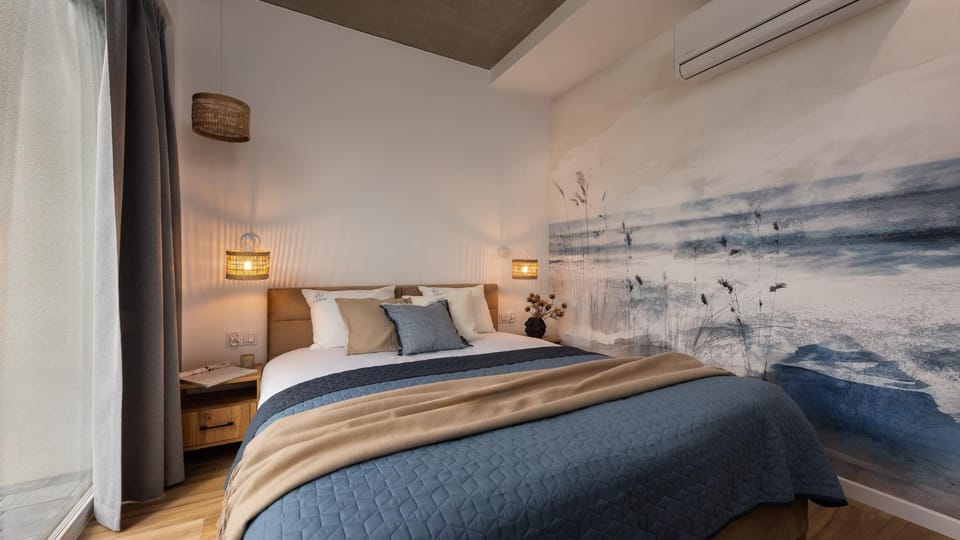 Bed, Photo of the whole room, Bedroom, air conditioner