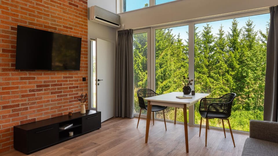 TV and multimedia, View (from property/room), Dining area