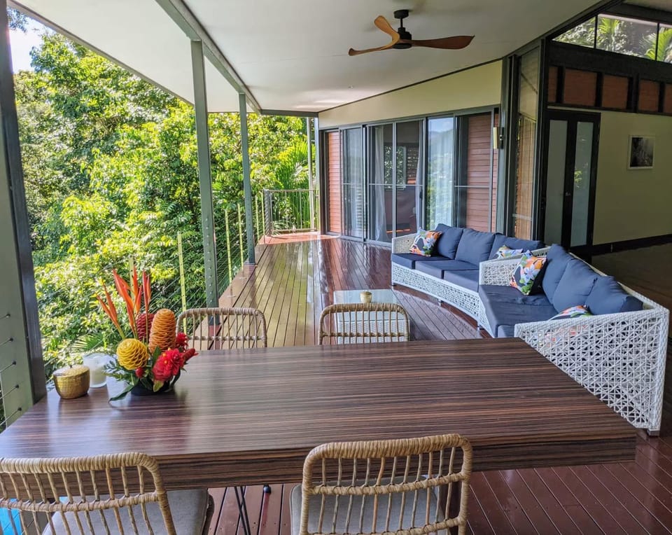 Rainforest Meets Luxury - Infinity Pool Views Villa in Edge Hill