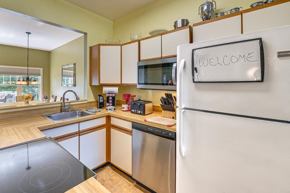 4 Mi to Saratoga Course! Resort-Style Condo House in Saratoga Springs