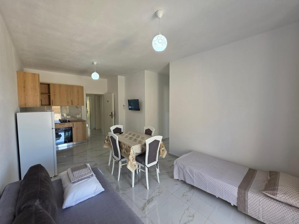 Bed, Kitchen or kitchenette, Living room, Photo of the whole room, Seating area, Dining area, oven