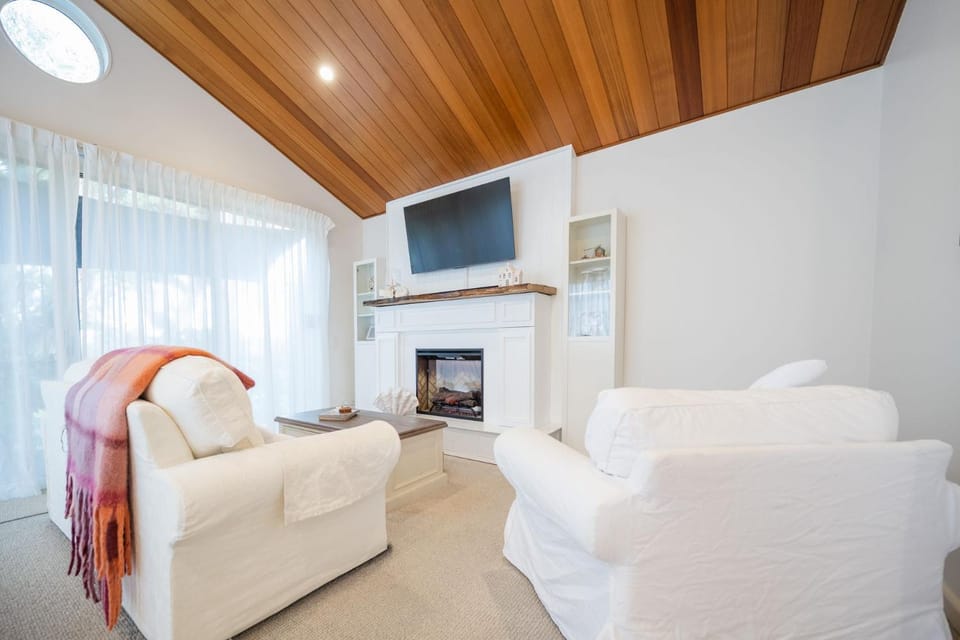 TV and multimedia, Living room, fireplace