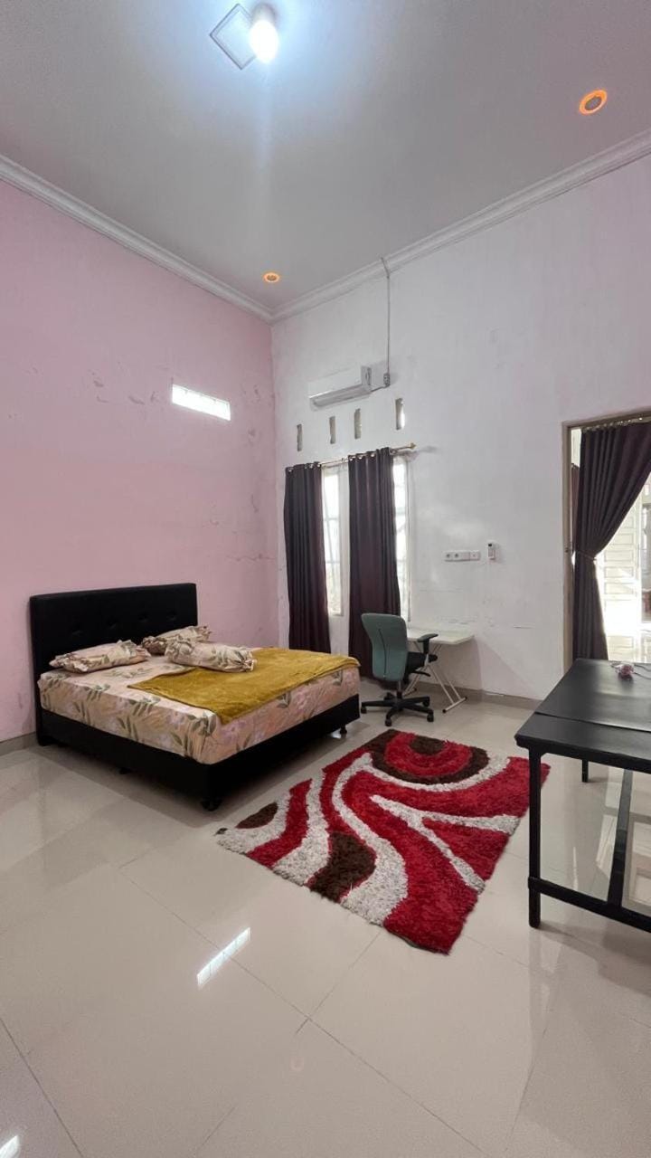 PADANG HOMESTAY ningrum syariah House in Padang