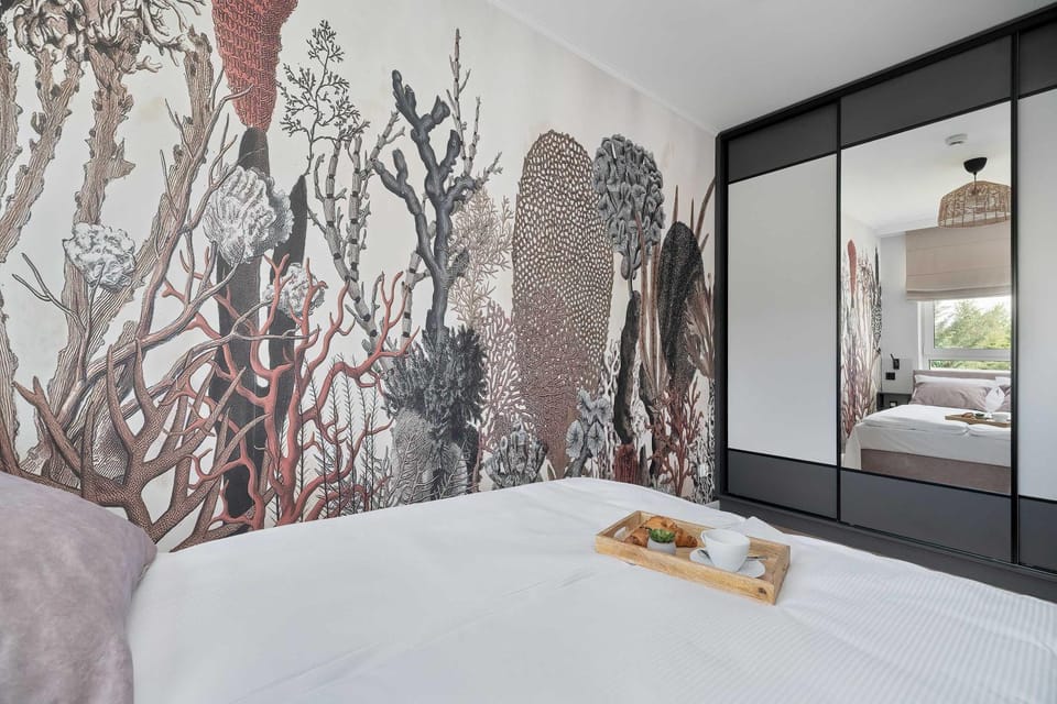Bed, Photo of the whole room, Decorative detail, Bedroom, towels