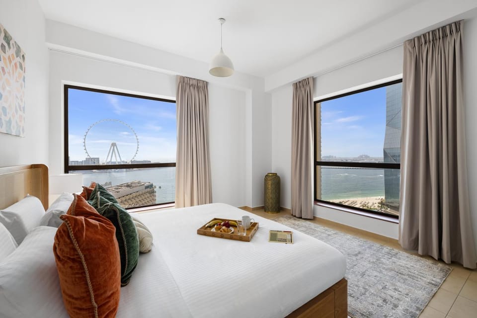 Bed, Natural landscape, Living room, Photo of the whole room, Seating area, Bedroom, Lake view, River view, Sea view