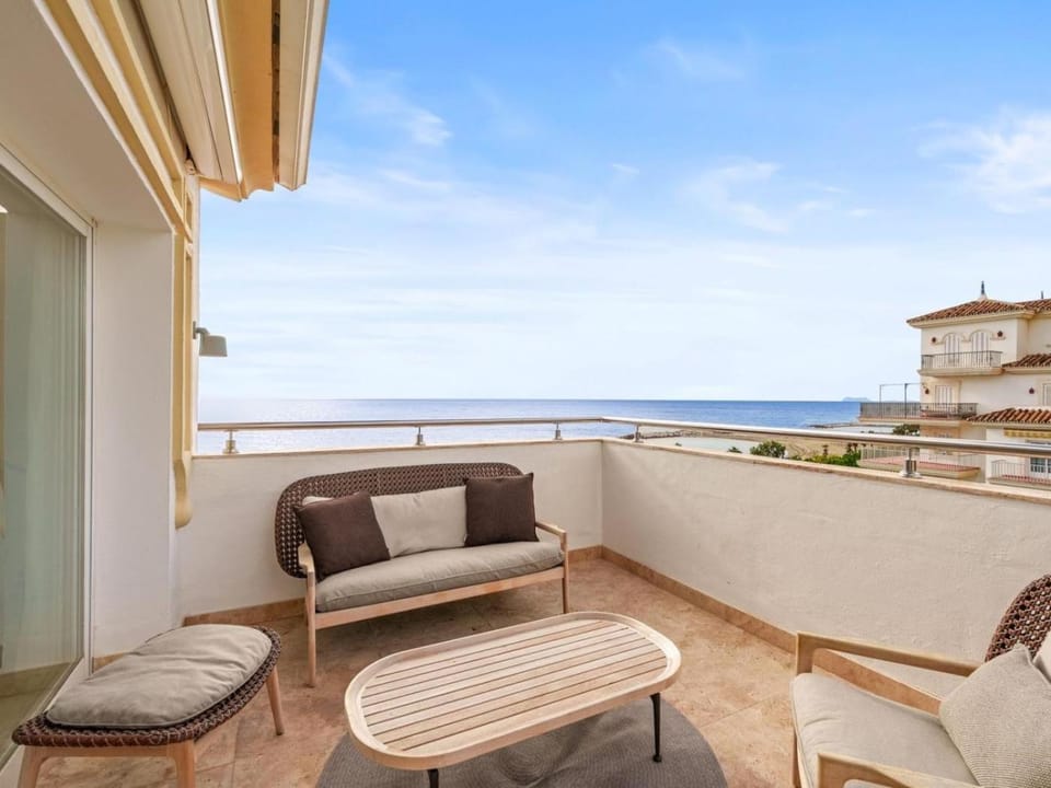 View (from property/room), Balcony/Terrace, Sea view