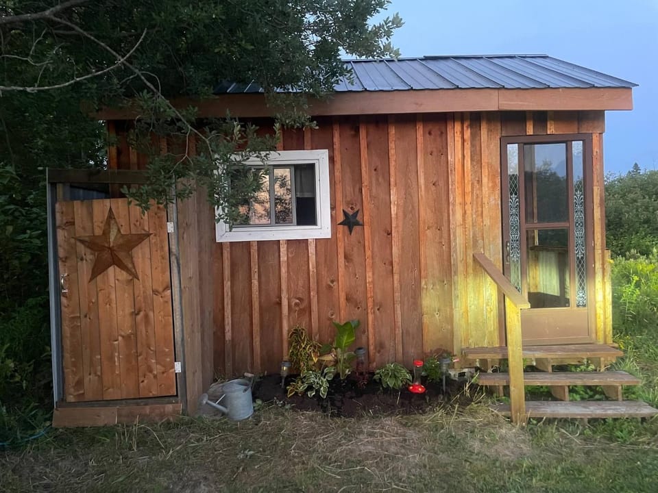 Fox Den Retreat glamping Bed and Breakfast in French River