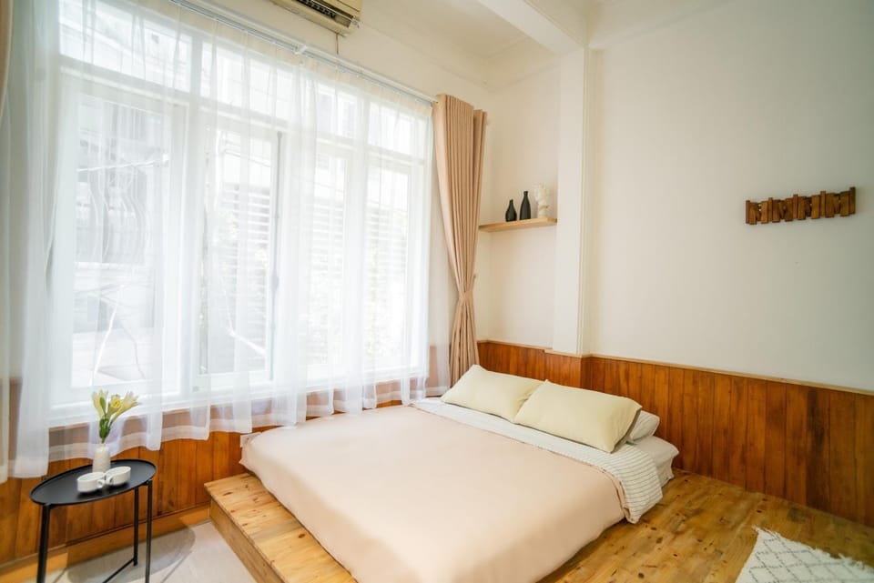 Bed, Photo of the whole room, Bedroom, air conditioner