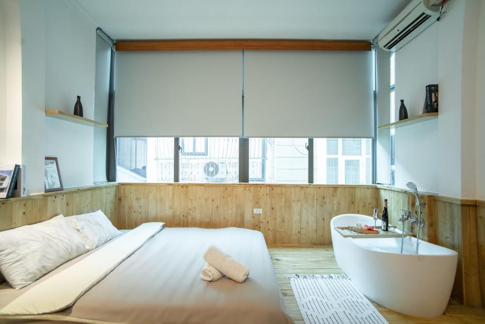 Bed, Photo of the whole room, Bath, towels