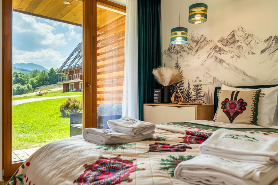 Bedroom, Mountain view