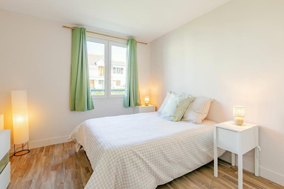 Spacious & Elegant with veranda and garden Apartment in Île-de-France
