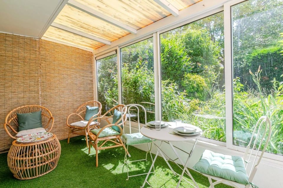 Spacious & Elegant with veranda and garden Apartment in Île-de-France