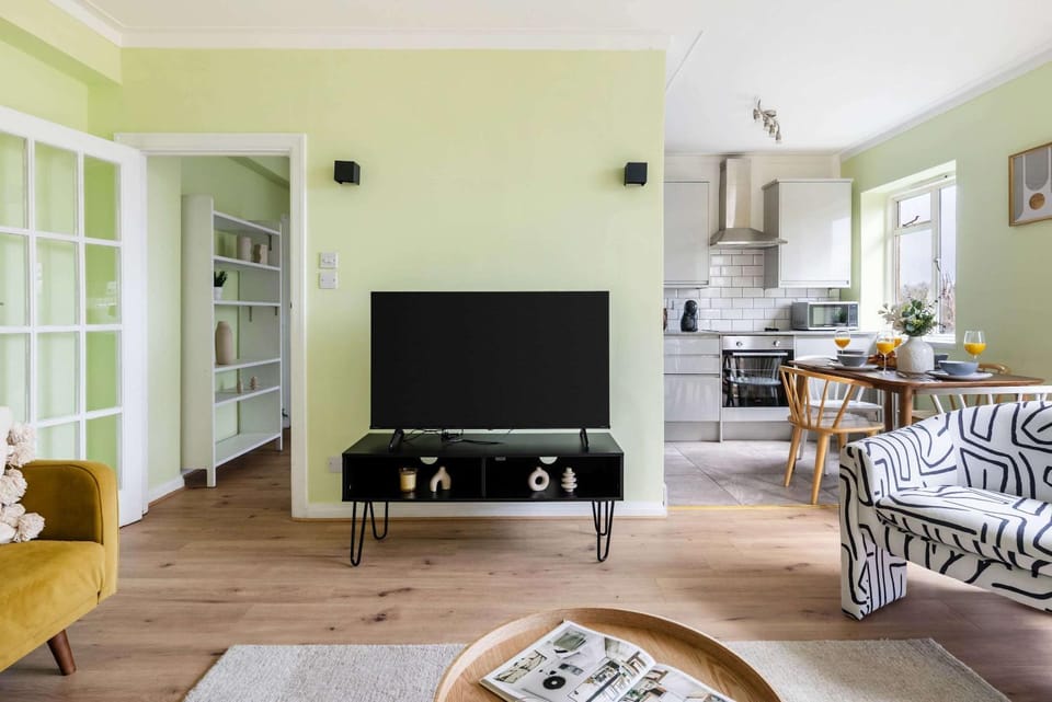 TV and multimedia, Kitchen or kitchenette, Living room, Seating area, Dining area, Evening entertainment