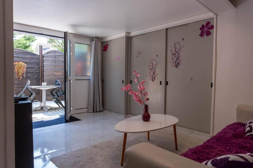 Sweet Home Élégance & Terrasse Apartment in Île-de-France