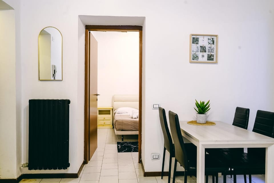 Secret Courtyard Home Apartment in Verona