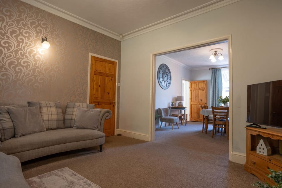Communal lounge/ TV room, Living room
