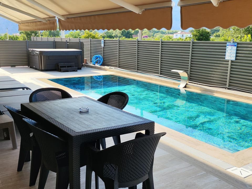 Patio, Swimming pool